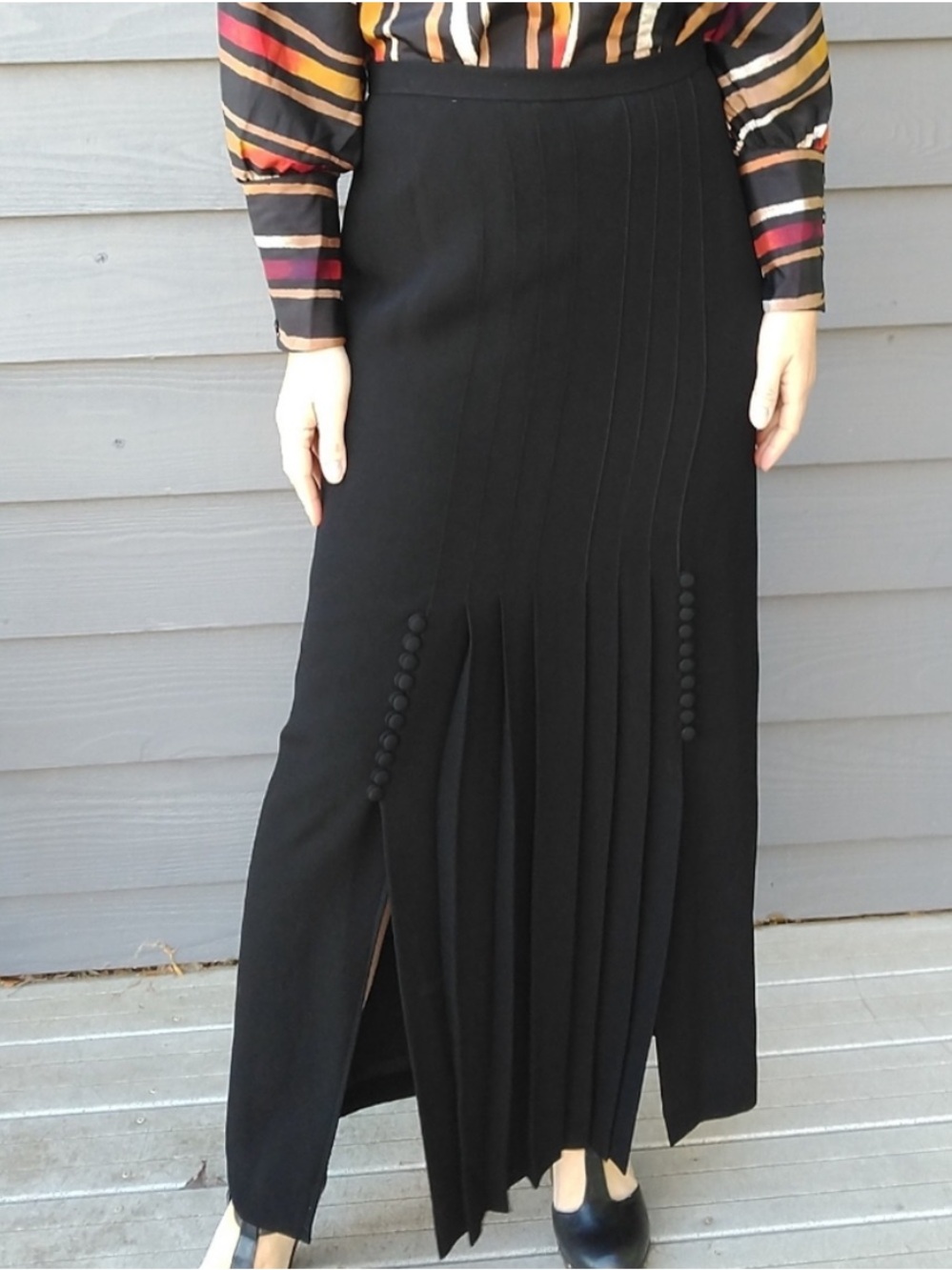STUNNING RARE VINTAGE sz 10 Black Pleated Maxi Skirt with Button Detail -